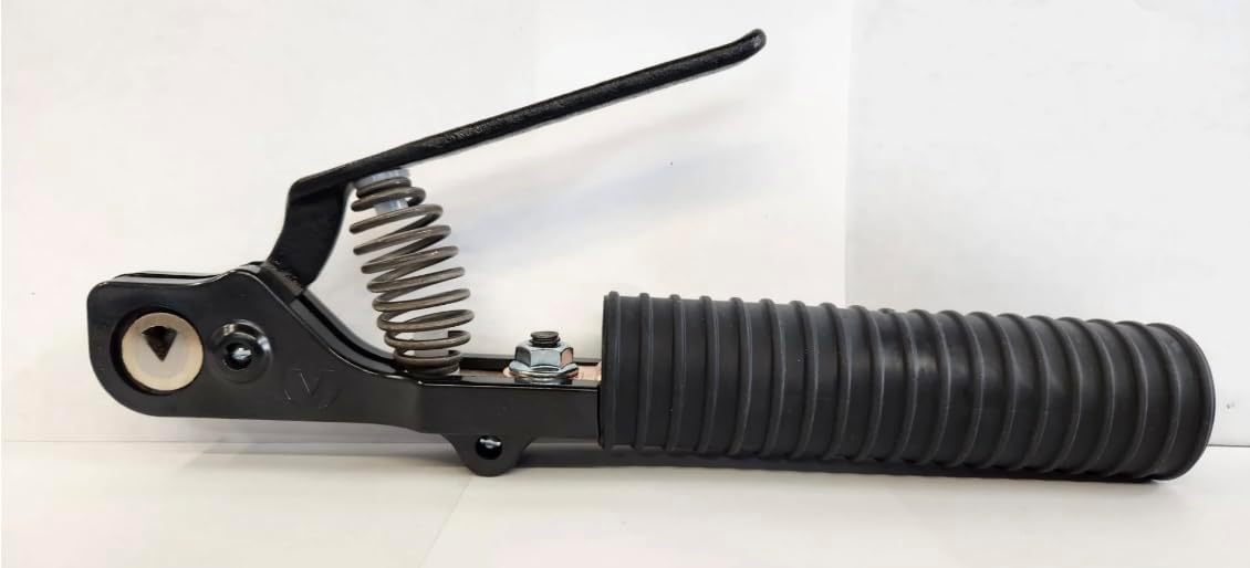 Stinger V insulated welding stinger for stick welding with secure elec