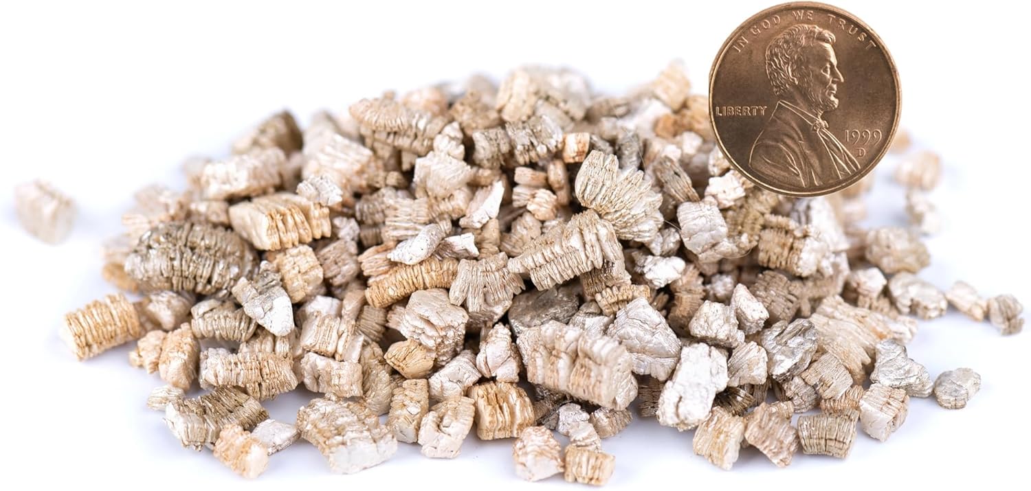 Organic Coarse Vermiculite Grade 4, 15 Quarts enhances soil aeration: 