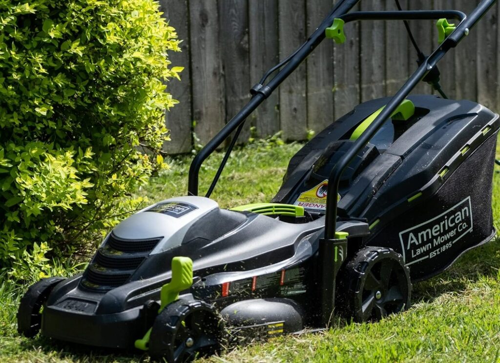 10 Best Lawn Mowers for Small Lawns (5000 Sq Ft) Reviewed and Compared for Efficiency Best Lawn Mowers for Small Lawns (5000 Sq Ft)